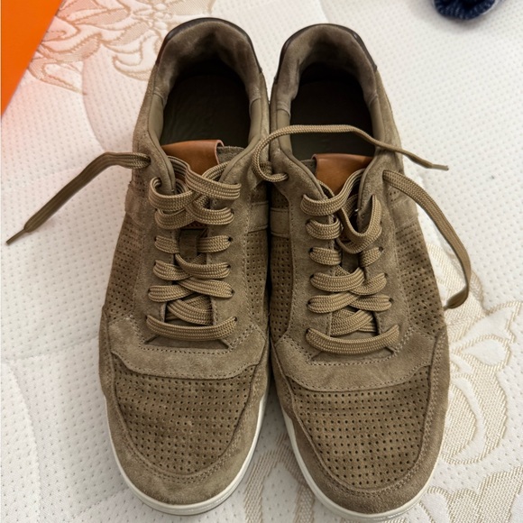 Vince Men's Tan Suede Sneakers